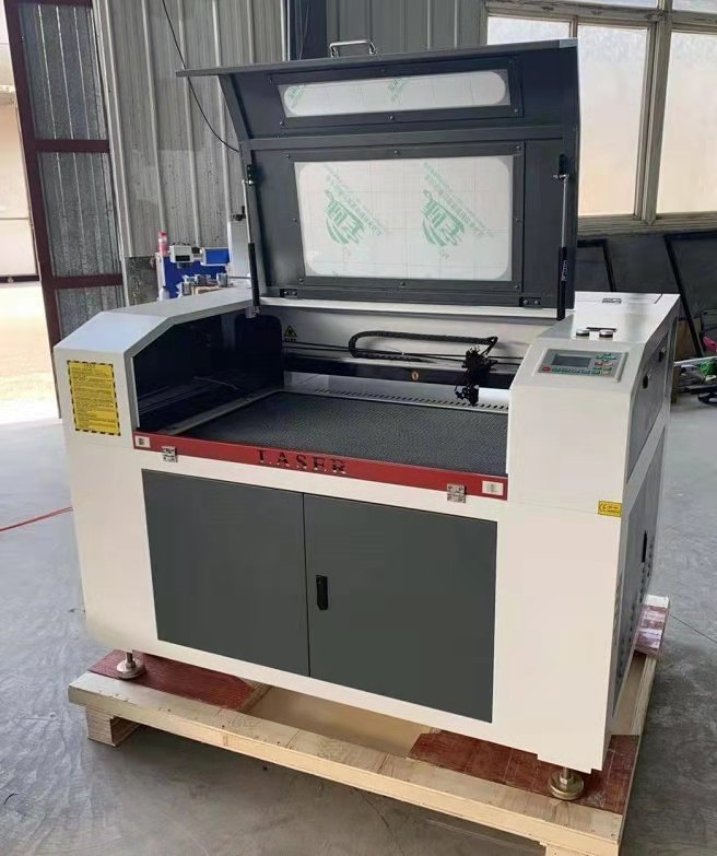 Laserska gravirka 900x600 -0